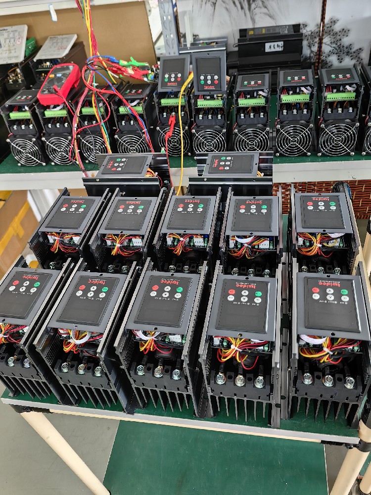 关于小功率且对精度要求极高的实验装备，，，应怎样精准选型电力调解器？？？