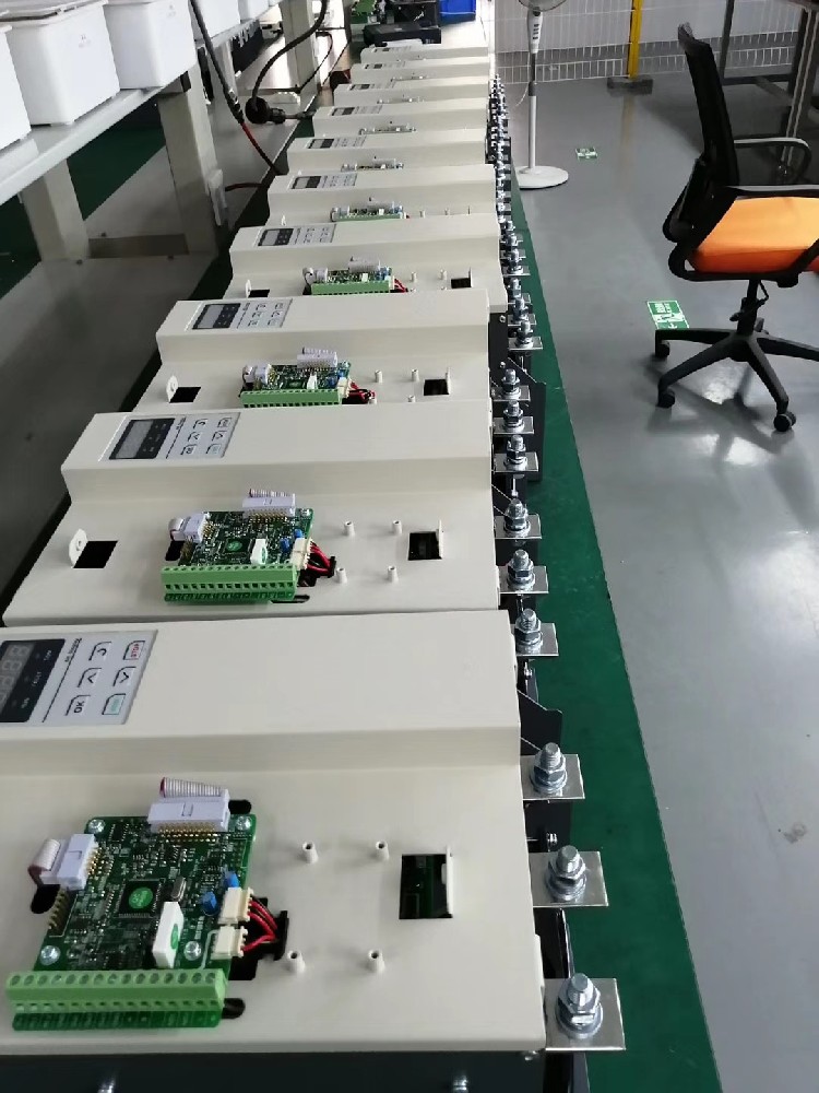 电力调解器与变频器在某些应用场景下功效有重叠，，，怎样决议使用哪一个？