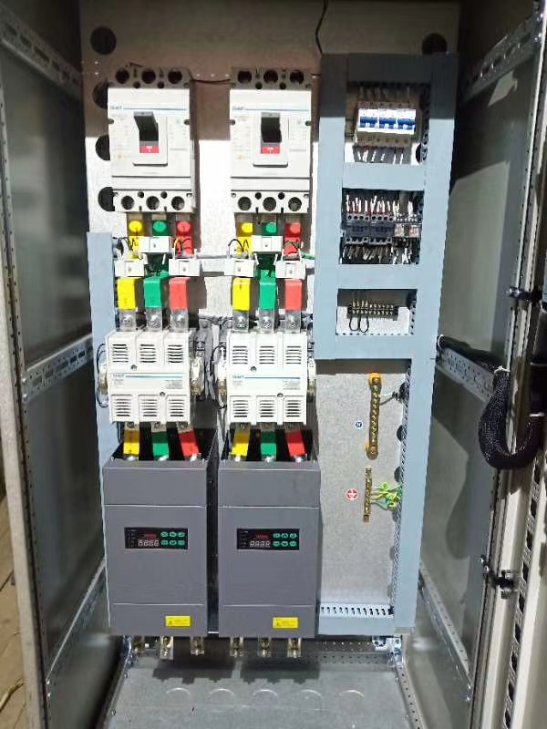 怎样通过电力调解器实现对电机软启动和软阻止的准确控制？？？