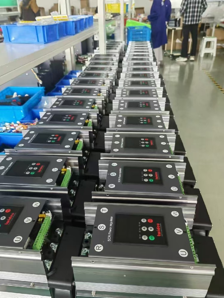 随着物联网装备的普及，，，电力调解器怎样与其他物联网装备实现无缝通讯和协同事情？？