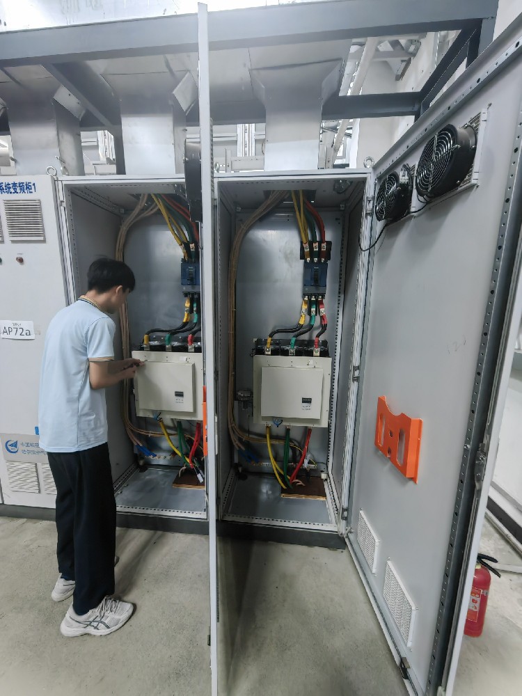 电力调解器在极端天气条件下（如高温、强风、暴雨等）的可靠性包管步伐有哪些？？