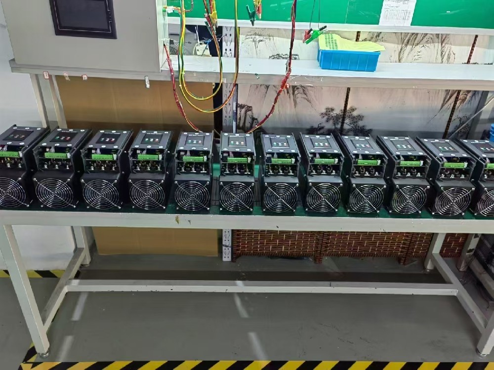 毗连电力调解器的线缆老化，在不替换线缆的情形下，能否接纳暂时步伐继续清静使用电力调解器？