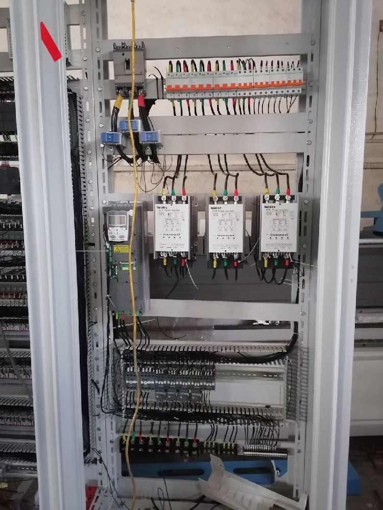 夏日高温高湿情形下，电力调解器运行不稳固，经常泛起死机征象，该怎样应对？