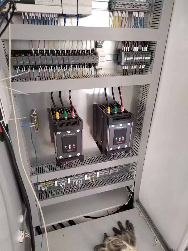 电力调解器在运行中误触紧迫阻止按钮，恢复正常运行需要举行哪些操作和检查？？