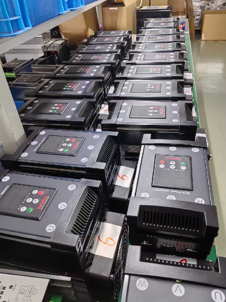 实验将电力调解器与新的负载装备毗连，，却无法正常事情，，该从哪些方面排查兼容性问题？